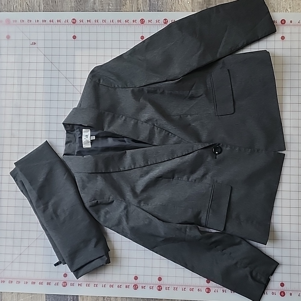 Le Suit  blazer Jacket and Pants office bussiness set size 16.